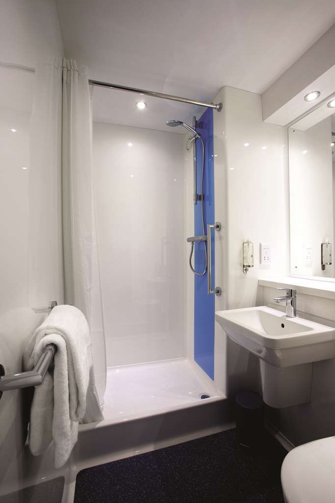 Travelodge Widnes Room photo